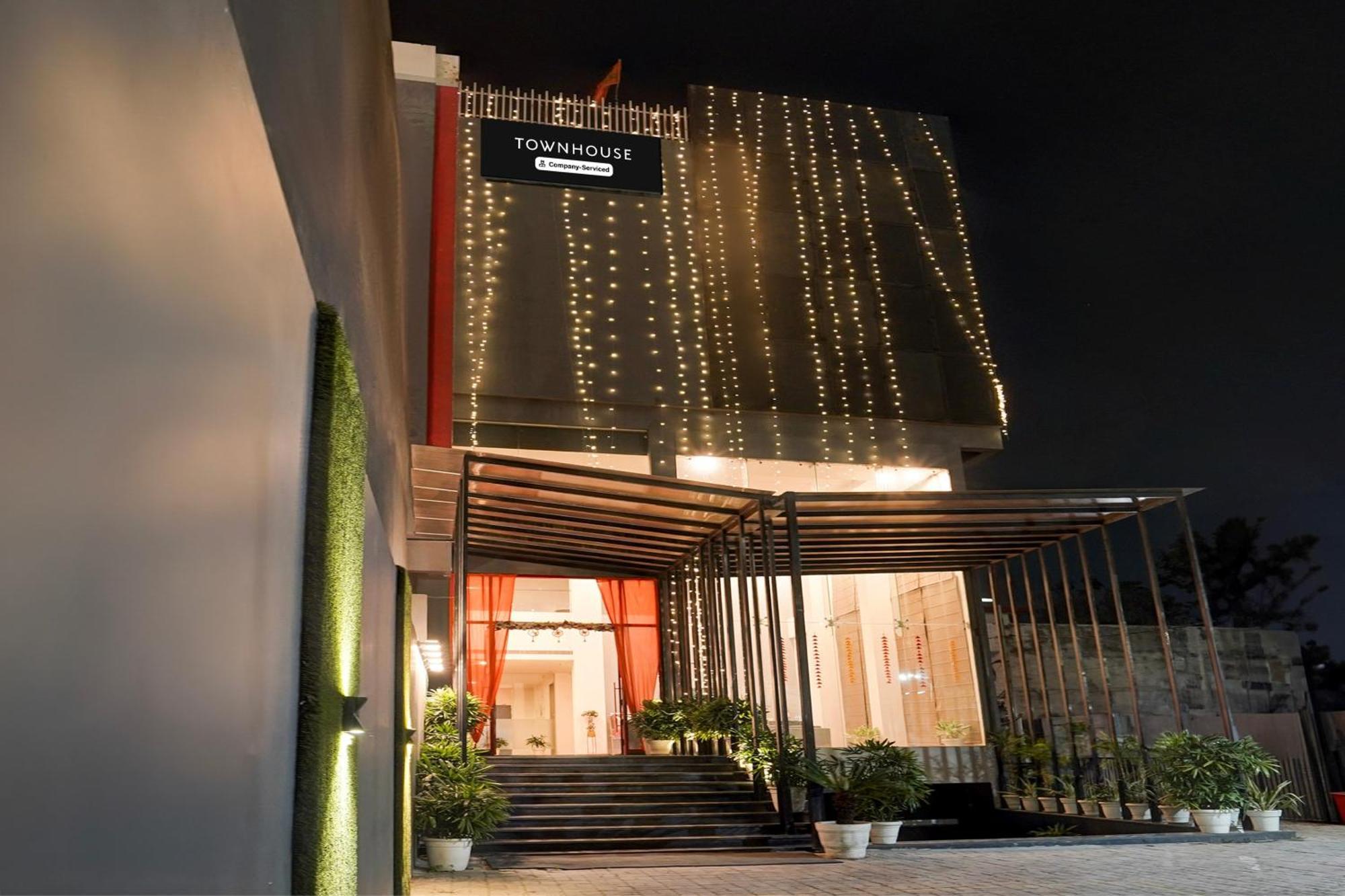 Super Townhouse Gomti Nagar Matiyari 호텔 Chinhat 외부 사진